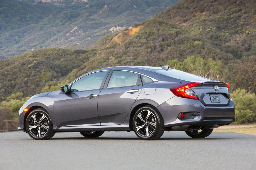  Honda Civic Touring Sedan (FC1) 2015 года  (NA) (фото 6 из 40)
